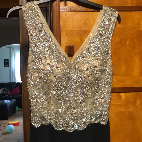 BEAUTIFUL PROM DRESS!! - Picture 2 of 8